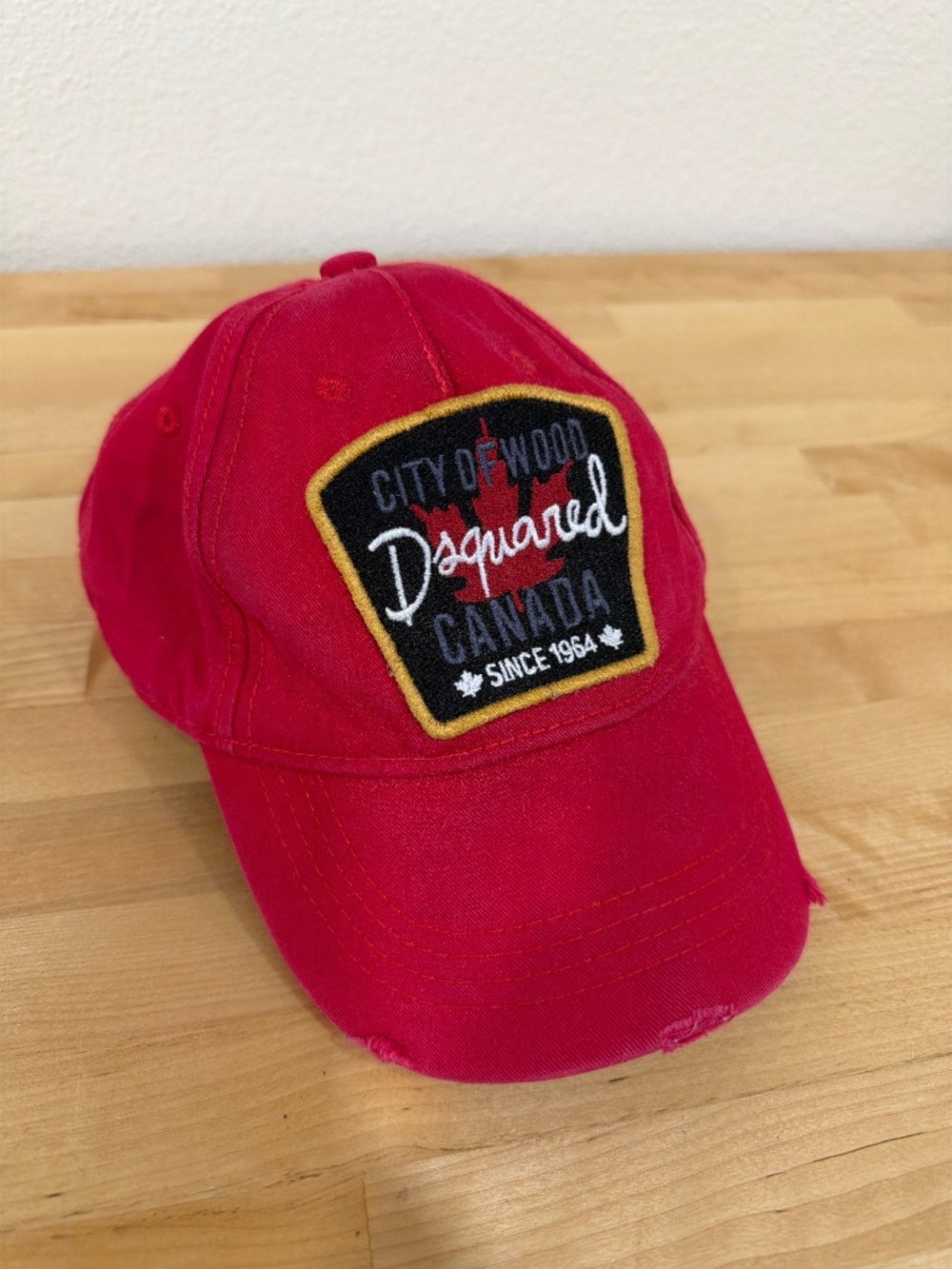 Dsquared2 red men’s hat. Size univeraal